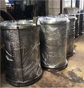 Czy matrycę z rowkiem V można używać do operacji wykrawania?